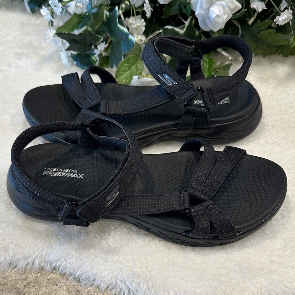 Skecher Goga max sandals (as new)